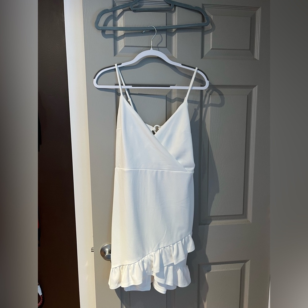 White ruffled mini above knee dress. New with tags. XL.